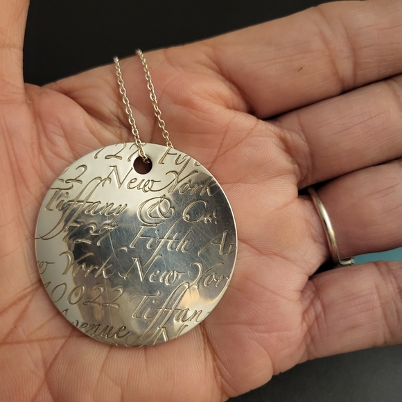 ❤️❤️Authentic Tiffany & Co Large Script Pendant & Chain - Picture 6 of 9